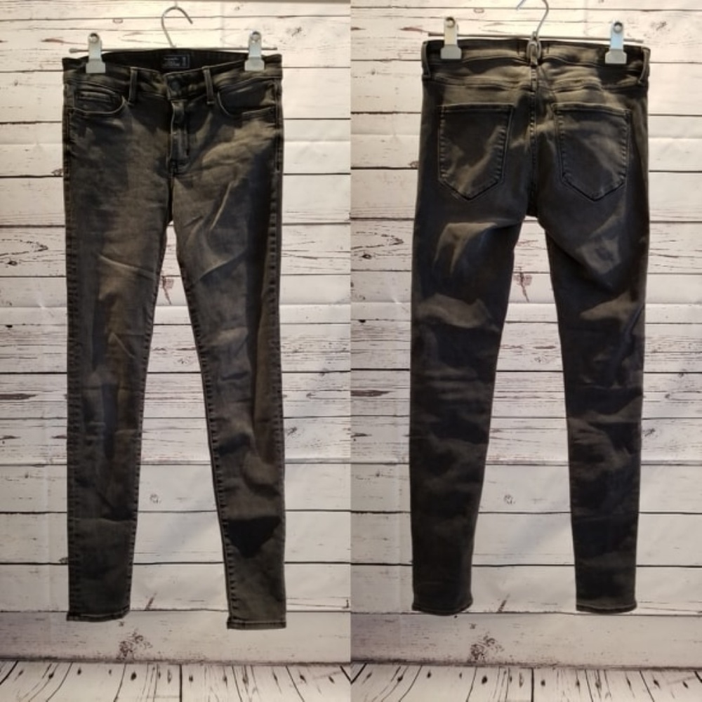 Super Skinny Soft Gray Abercrombie Jeans (new!)